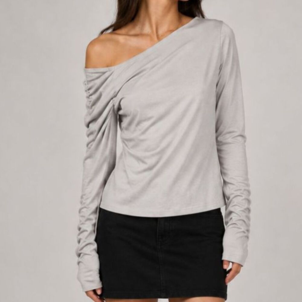 Astr Off-Shoulder Ruched Long Sleeve Top - Light Gray